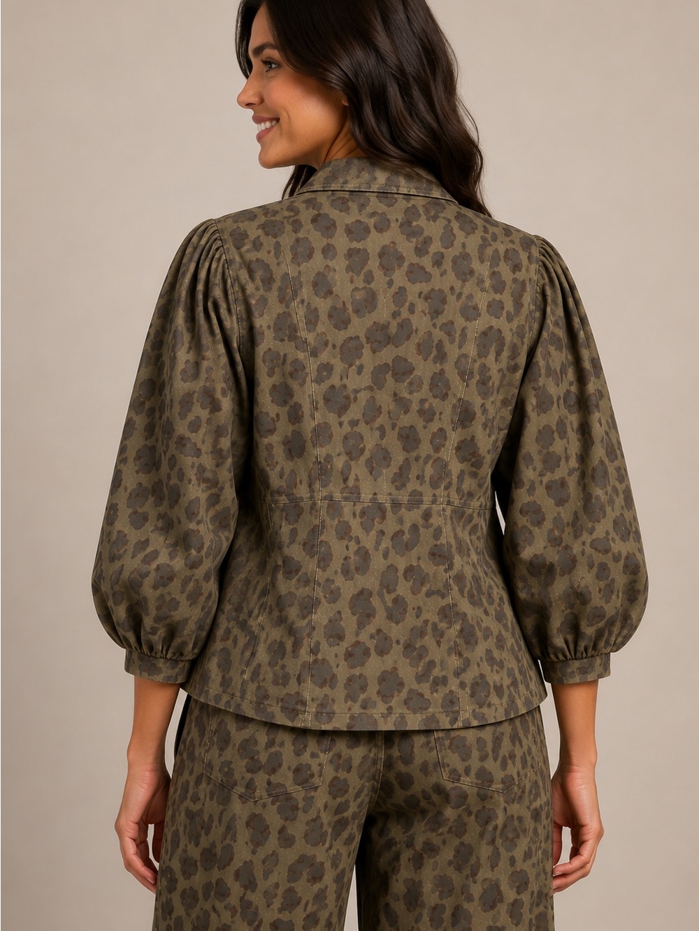 Leopard print top with top stitch seam details with star snaps - Picture 2 of 2